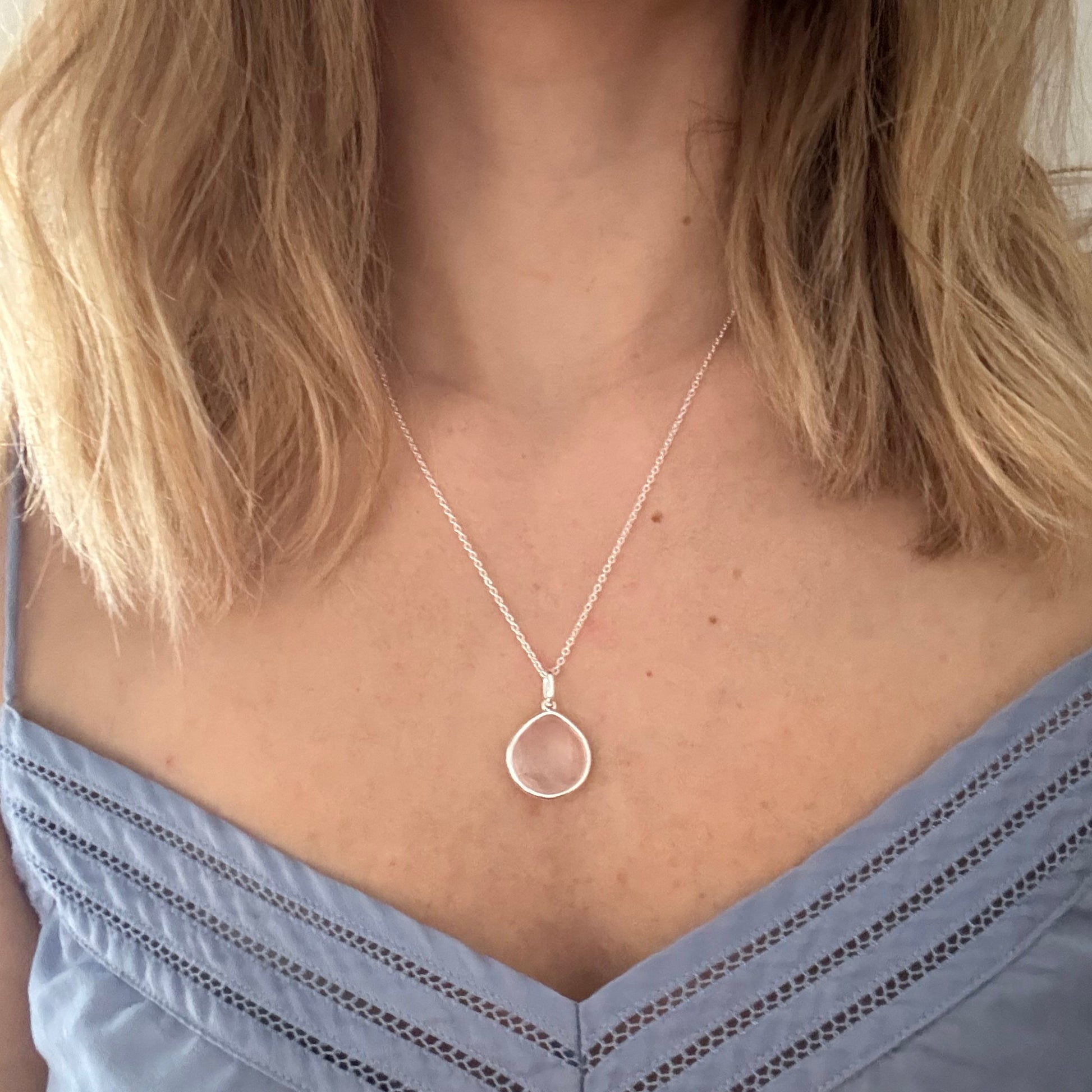 Wearing pear pendant rose quartz ss